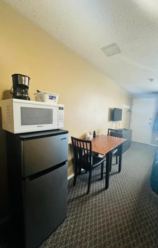 Voyageur Motel 8